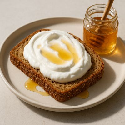Hurtig og Lækker Fuldkornsbrød med Skyr og Honning
