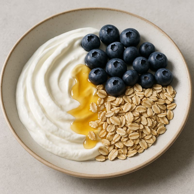Skyr-bowl med bær og havregryn
