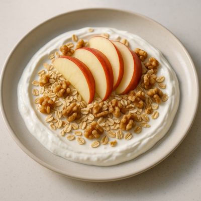 Skyr med æble, havregryn og valnødder