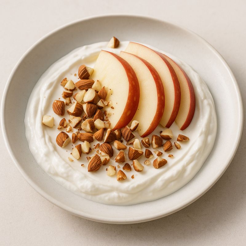 Skyr med æble og mandler
