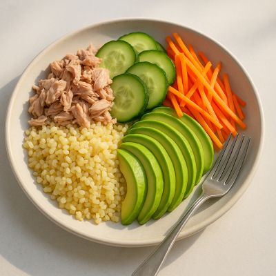 Tunbowl med bulgur, avocado og sprøde grøntsager