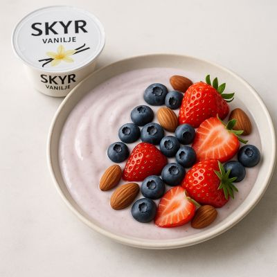 Vanilje Skyr Smoothie med Friske Bær
